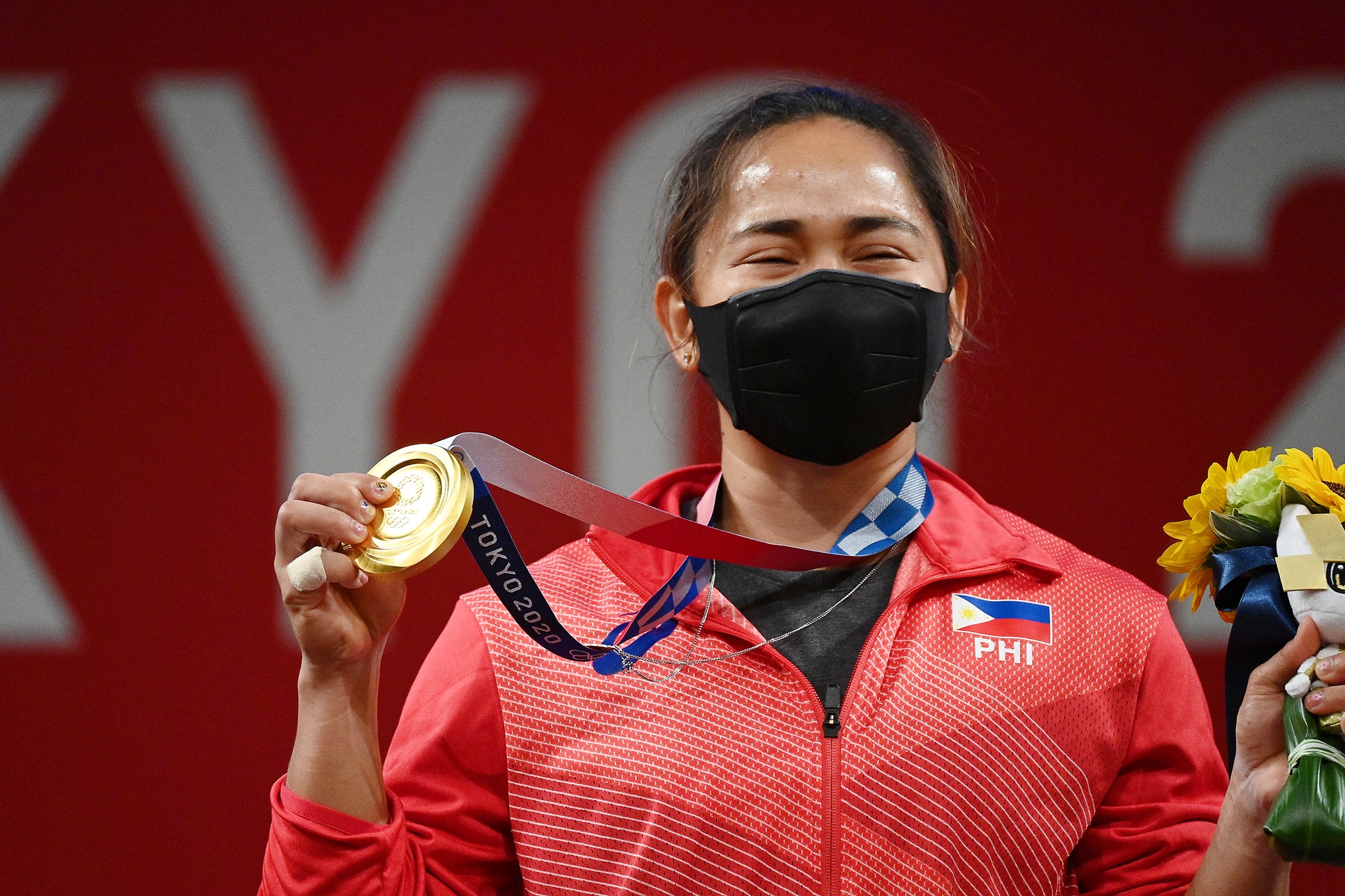Weightlifter Hidilyn Diaz wins first-ever gold for Philippines, ending 97-year drought